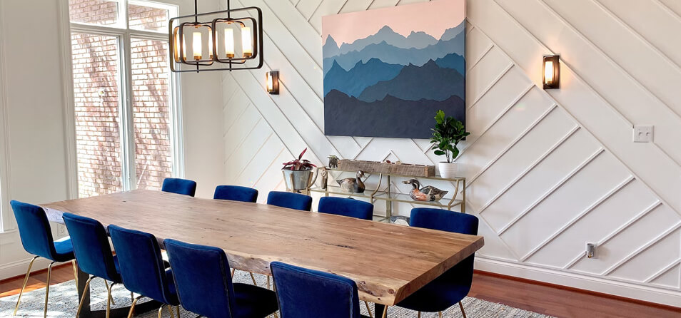 decoração para sala de jantar - imagem de salva com mesa de madeira e quadro azul