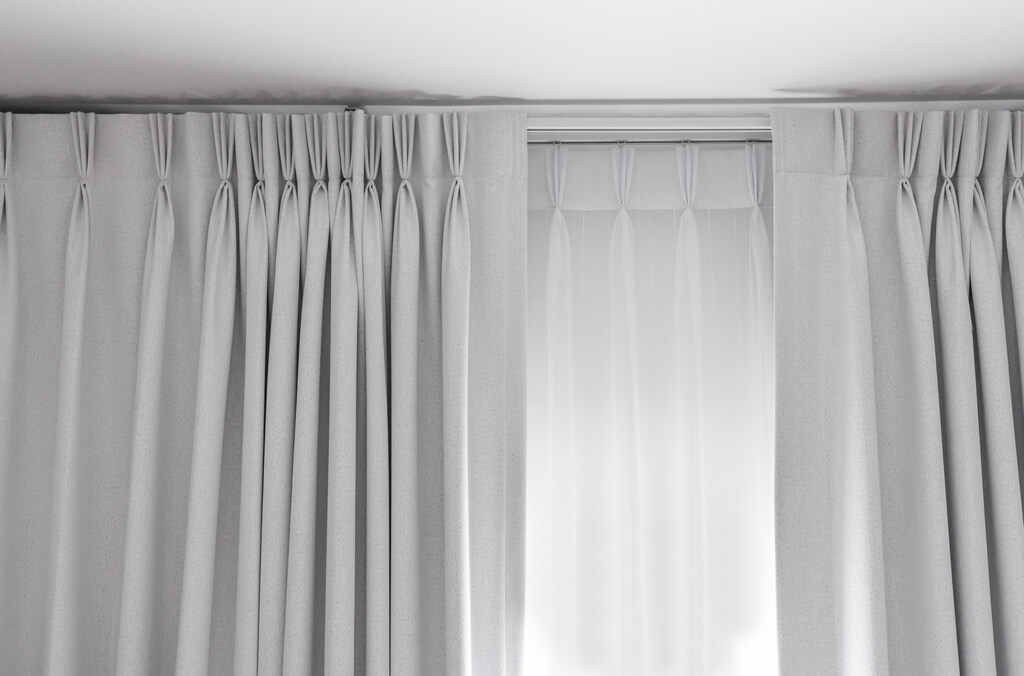 tipos de cortinas: trilho