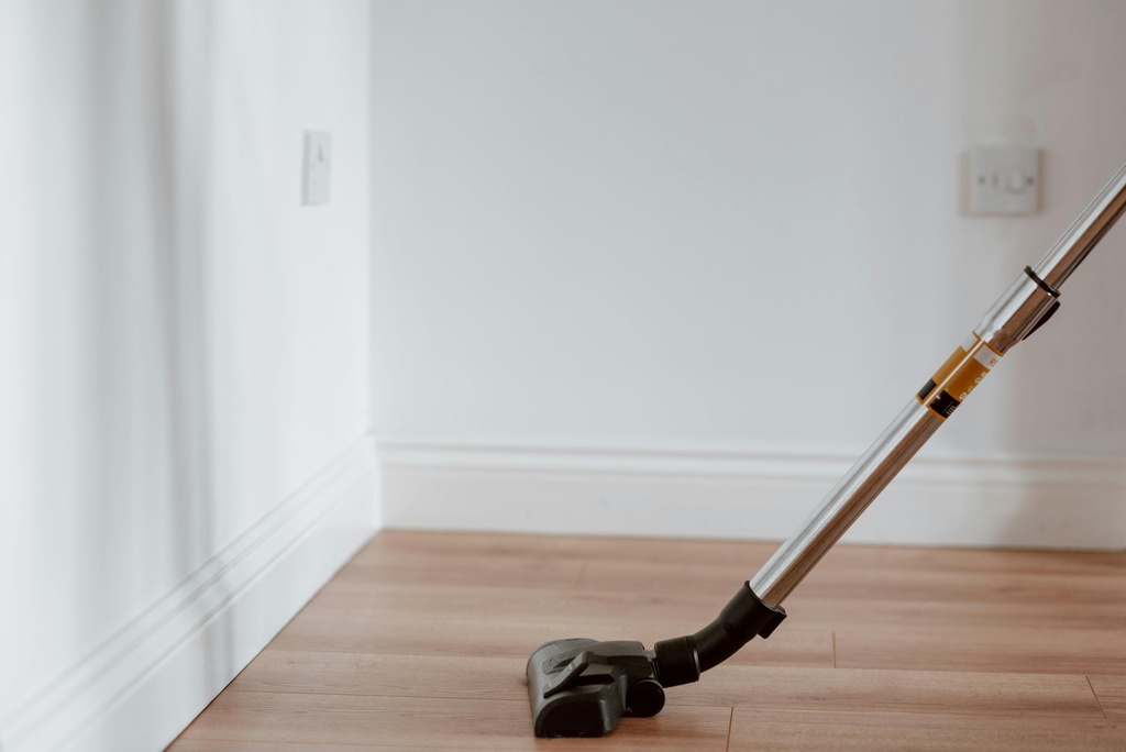 como limpar piso laminado: passo a passo