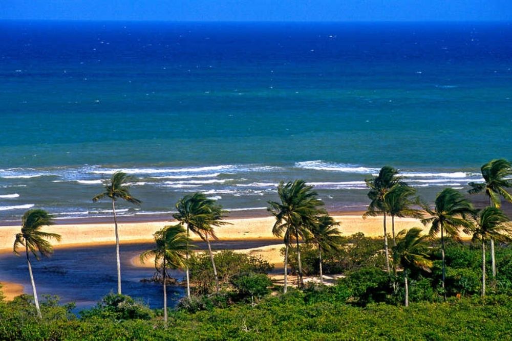 Paisagem de uma praia turística de Trancoso